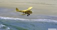 Il Tiger Moth di Giancarlo Zanardo in volo sulla spiaggia di Calais (1989)